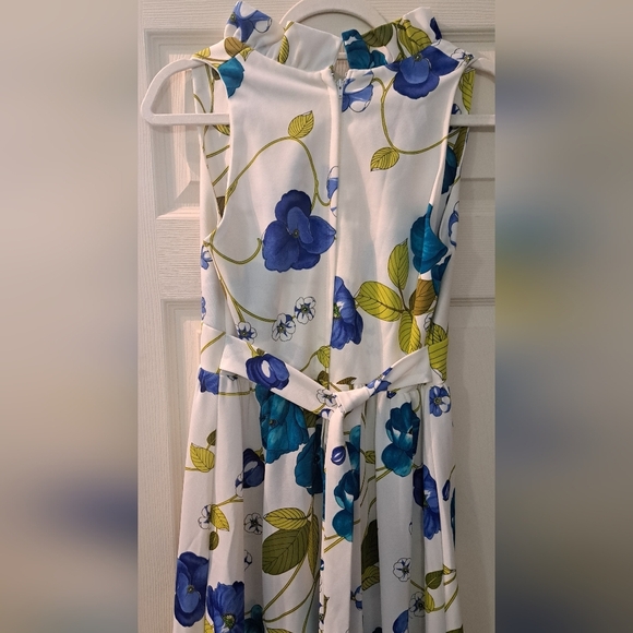 Floral Print Fabric with Blue and Green Flowers - Picture 3 of 3